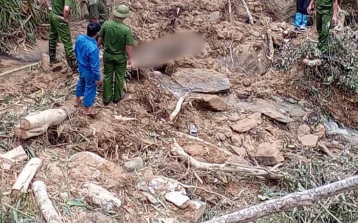 Phát hiện thi thể một người đàn ông bị vùi lấp dưới đất đá- Ảnh 1. Phát hiện thi thể một người đàn ông bị vùi lấp dưới đất đá- Ảnh 1.