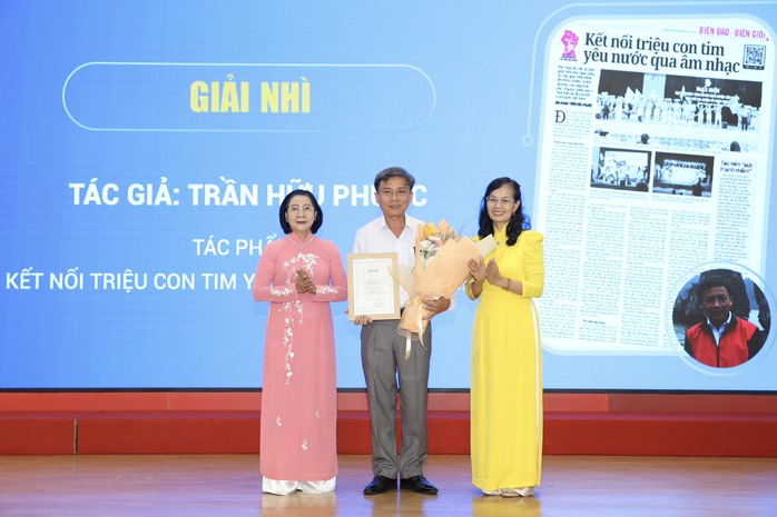 Trao giải 2 cuộc thi "Chủ quyền Quốc gia bất khả xâm phạm" và "Thiêng liêng cờ Tổ quốc"- Ảnh 4. Trao giải 2 cuộc thi "Chủ quyền Quốc gia bất khả xâm phạm" và "Thiêng liêng cờ Tổ quốc"- Ảnh 4.