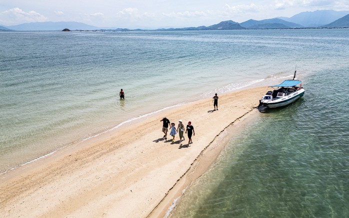 Khám phá con đường cát trắng độc đáo giữa biển trời Điệp Sơn- Ảnh 2. Khám phá con đường cát trắng độc đáo giữa biển trời Điệp Sơn- Ảnh 2.