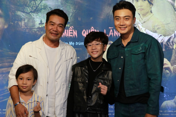 "Trùm phản diện" Huy Cường kể khổ vì… mưa, bọ cánh cứng!- Ảnh 2. "Trùm phản diện" Huy Cường kể khổ vì… mưa, bọ cánh cứng!- Ảnh 2.