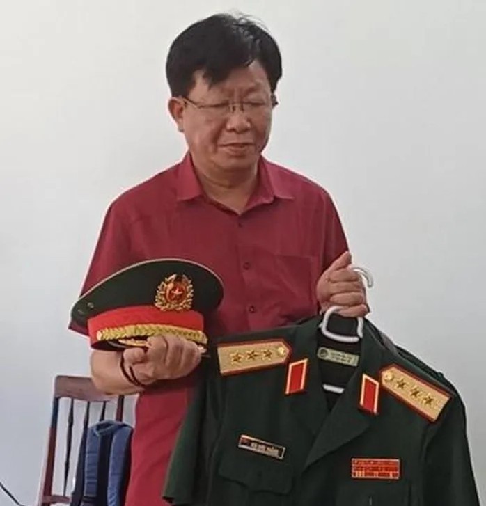 Giả danh thượng tướng, đại tá quân đội vì "thích bộ đội"!?- Ảnh 2. Giả danh thượng tướng, đại tá quân đội vì "thích bộ đội"!?- Ảnh 2.