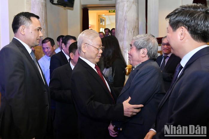 “Năm tháng như một đám mây sẽ trôi qua, cái còn lại là tình bạn bè, tình bằng hữu”- Ảnh 1. “Năm tháng như một đám mây sẽ trôi qua, cái còn lại là tình bạn bè, tình bằng hữu”- Ảnh 1.
