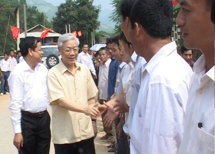 Hình ảnh Tổng Bí thư Nguyễn Phú Trọng với nhân dân huyện biên giới Thanh Hóa- Ảnh 1. Hình ảnh Tổng Bí thư Nguyễn Phú Trọng với nhân dân huyện biên giới Thanh Hóa- Ảnh 1.