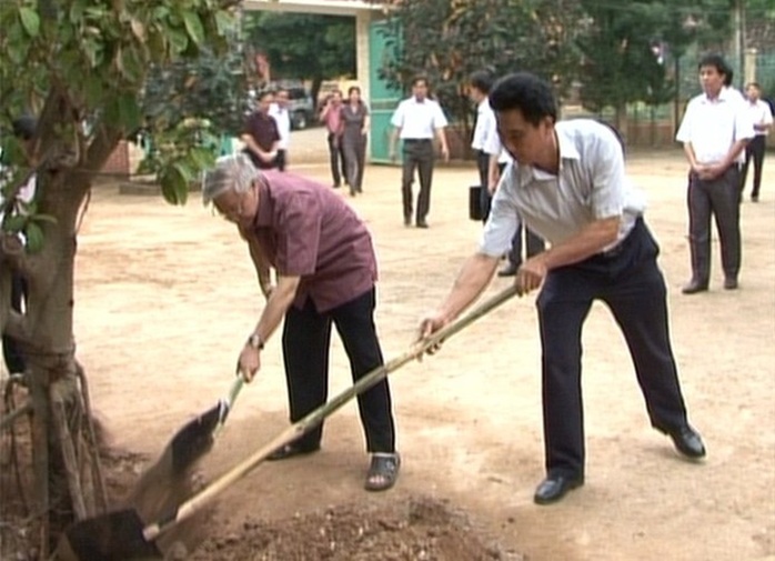Hình ảnh Tổng Bí thư Nguyễn Phú Trọng với nhân dân huyện biên giới Thanh Hóa- Ảnh 5. Hình ảnh Tổng Bí thư Nguyễn Phú Trọng với nhân dân huyện biên giới Thanh Hóa- Ảnh 5.