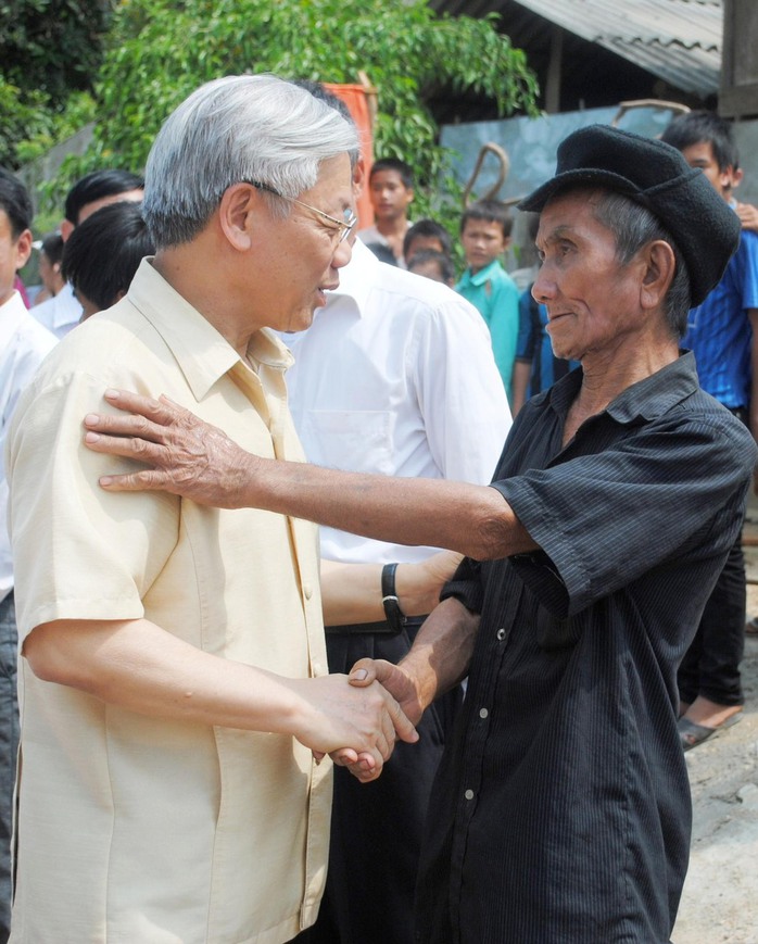 Hình ảnh Tổng Bí thư Nguyễn Phú Trọng với nhân dân huyện biên giới Thanh Hóa- Ảnh 7. Hình ảnh Tổng Bí thư Nguyễn Phú Trọng với nhân dân huyện biên giới Thanh Hóa- Ảnh 7.