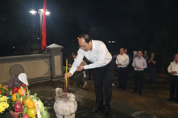 Đoàn công tác TP HCM dâng hương tưởng niệm các anh hùng liệt sĩ ở Côn Đảo- Ảnh 5. Đoàn công tác TP HCM dâng hương tưởng niệm các anh hùng liệt sĩ ở Côn Đảo- Ảnh 5.