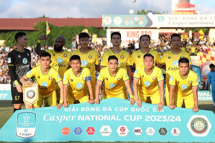 "Chuyên nghiệp" như bóng đá Việt Nam!- Ảnh 2. "Chuyên nghiệp" như bóng đá Việt Nam!- Ảnh 2.