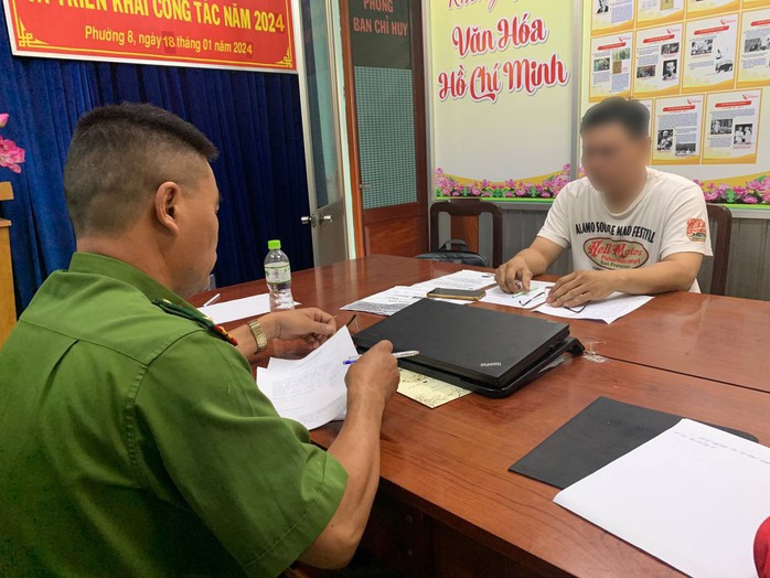 Công an TP HCM triệu tập 3 đối tượng xúc phạm Tổng Bí thư Nguyễn Phú Trọng- Ảnh 1. Công an TP HCM triệu tập 3 đối tượng xúc phạm Tổng Bí thư Nguyễn Phú Trọng- Ảnh 1.