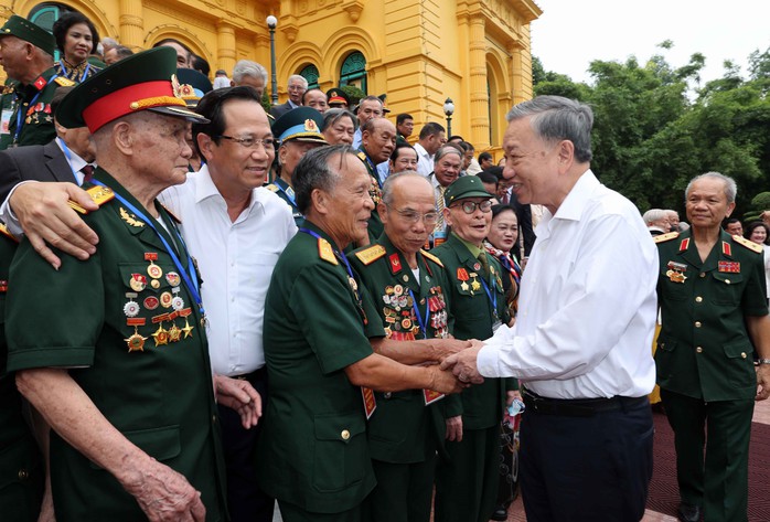 Chủ tịch nước Tô Lâm cùng các đại biểu Ảnh: TTXVN Chủ tịch nước Tô Lâm cùng các đại biểu Ảnh: TTXVN