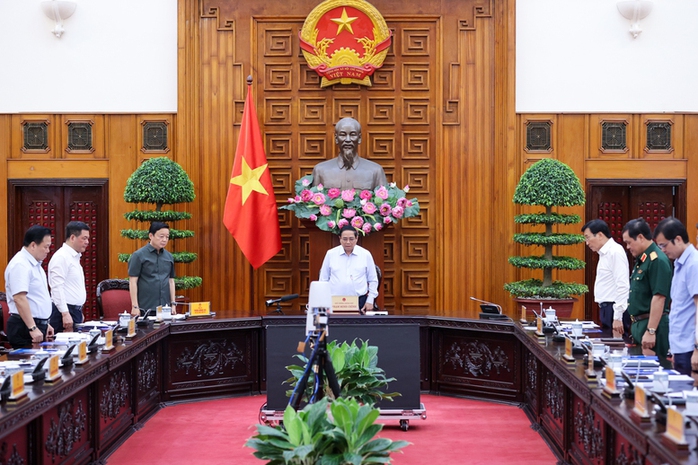 Thủ tướng và các đại biểu mặc niệm tưởng nhớ Tổng Bí thư Nguyễn Phú Trọng tại một cuộc họp  - Ảnh 1.