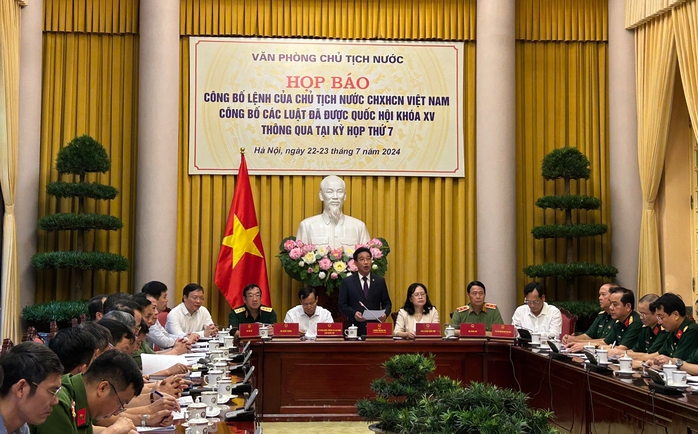 Họp báo ở Văn phòng Chủ tịch nước: Các đại biểu mặc niệm tưởng nhớ Tổng Bí thư Nguyễn Phú Trọng- Ảnh 3. Họp báo ở Văn phòng Chủ tịch nước: Các đại biểu mặc niệm tưởng nhớ Tổng Bí thư Nguyễn Phú Trọng- Ảnh 3.
