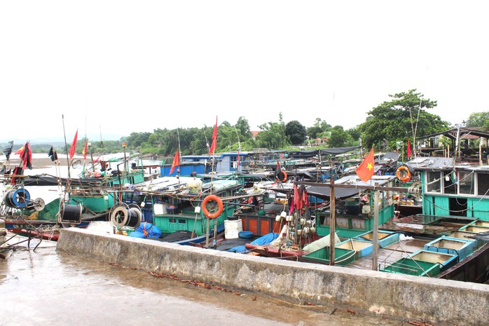 Bão số 2: Toàn bộ khách du lịch tham quan vịnh Hạ Long đều đã về bờ- Ảnh 2. Bão số 2: Toàn bộ khách du lịch tham quan vịnh Hạ Long đều đã về bờ- Ảnh 2.