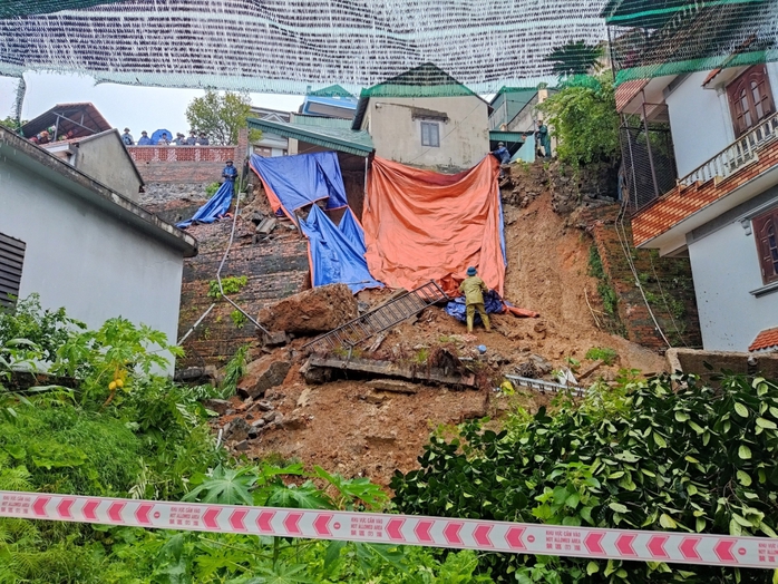 Bão số 2 suy yếu, khẩn trương khắc phục hậu quả- Ảnh 4. Bão số 2 suy yếu, khẩn trương khắc phục hậu quả- Ảnh 4.