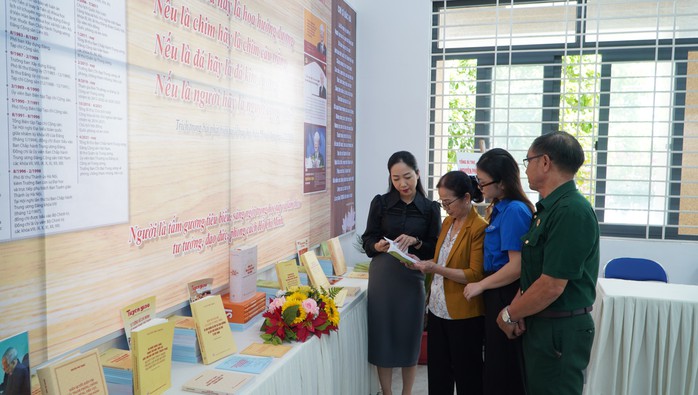 Xúc động không gian tưởng niệm Tổng Bí thư Nguyễn Phú Trọng tại quận Phú Nhuận- Ảnh 1. Xúc động không gian tưởng niệm Tổng Bí thư Nguyễn Phú Trọng tại quận Phú Nhuận- Ảnh 1.