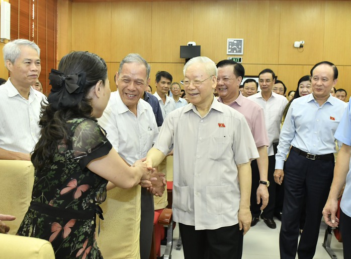 Trong 13 năm giữ cương vị là người đứng đầu Đảng, Tổng Bí thư Nguyễn Phú Trọng đóng vai trò quan trọng trong sự nghiệp đổi mới và phát triển đất nước. Trong ảnh: Tổng Bí thư tiếp xúc cử tri Hà Nội, tháng 7-2023 Ảnh: HUY THANH Trong 13 năm giữ cương vị là người đứng đầu Đảng, Tổng Bí thư Nguyễn Phú Trọng đóng vai trò quan trọng trong sự nghiệp đổi mới và phát triển đất nước. Trong ảnh: Tổng Bí thư tiếp xúc cử tri Hà Nội, tháng 7-2023 Ảnh: HUY THANH