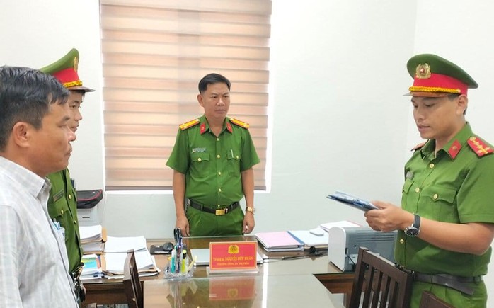 Bắt tạm giam nhiều cán bộ ở Quảng Nam- Ảnh 3. Bắt tạm giam nhiều cán bộ ở Quảng Nam- Ảnh 3.