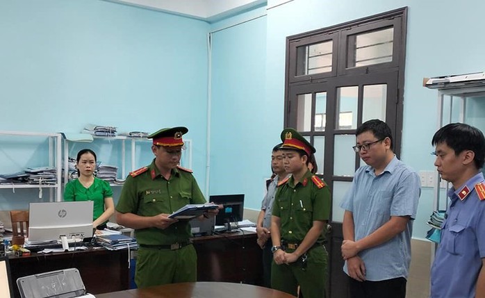 Bắt tạm giam nhiều cán bộ ở Quảng Nam- Ảnh 2. Bắt tạm giam nhiều cán bộ ở Quảng Nam- Ảnh 2.