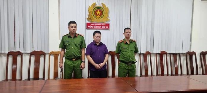 Nhận 100.000 USD từ cựu cục trưởng Cục Đăng kiểm Việt Nam để "nghe ngóng tình hình"- Ảnh 1. Nhận 100.000 USD từ cựu cục trưởng Cục Đăng kiểm Việt Nam để "nghe ngóng tình hình"- Ảnh 1.