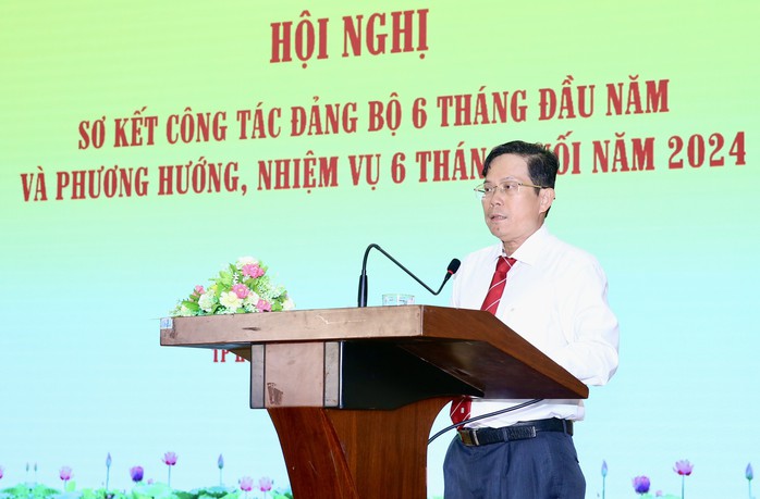 Báo Người Lao Động kiên trì theo đuổi tiêu chí "Nhanh - Hay - Chính xác - Trách nhiệm - Nhân văn"- Ảnh 4. Báo Người Lao Động kiên trì theo đuổi tiêu chí "Nhanh - Hay - Chính xác - Trách nhiệm - Nhân văn"- Ảnh 4.