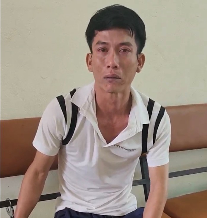 Đột nhập từ mái nhà, "khoắng sạch" cửa hàng điện thoại- Ảnh 1. Đột nhập từ mái nhà, "khoắng sạch" cửa hàng điện thoại- Ảnh 1.