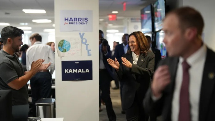 Phó Tổng thống Mỹ Kamala Harris đến trụ sở chiến dịch tranh cử tổng thống của bà ở TP Wilmington, bang Delaware, vào ngày 22-7. Ảnh: Reuters Phó Tổng thống Mỹ Kamala Harris đến trụ sở chiến dịch tranh cử tổng thống của bà ở TP Wilmington, bang Delaware, vào ngày 22-7. Ảnh: Reuters