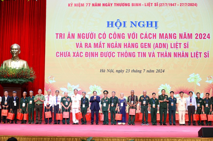 Thủ tướng Phạm Minh Chính: Luôn ghi nhớ, tri ân những người đã hy sinh vì Tổ quốc- Ảnh 5. Thủ tướng Phạm Minh Chính: Luôn ghi nhớ, tri ân những người đã hy sinh vì Tổ quốc- Ảnh 5.