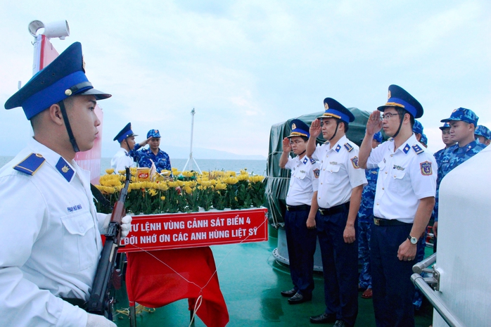 Bộ Tư lệnh Vùng Cảnh sát biển 4 tri ân các anh hùng liệt sĩ- Ảnh 1. Bộ Tư lệnh Vùng Cảnh sát biển 4 tri ân các anh hùng liệt sĩ- Ảnh 1.