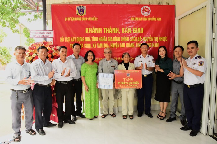 Bộ Tư lệnh Vùng Cảnh sát biển 2 với các hoạt động "Đền ơn, đáp nghĩa"- Ảnh 2. Bộ Tư lệnh Vùng Cảnh sát biển 2 với các hoạt động "Đền ơn, đáp nghĩa"- Ảnh 2.