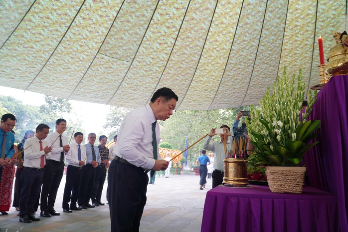 Xúc động lễ truy điệu các liệt sĩ tại Nghĩa trang liệt sĩ Đồi 82 ở Tây Ninh- Ảnh 6. Xúc động lễ truy điệu các liệt sĩ tại Nghĩa trang liệt sĩ Đồi 82 ở Tây Ninh- Ảnh 6.