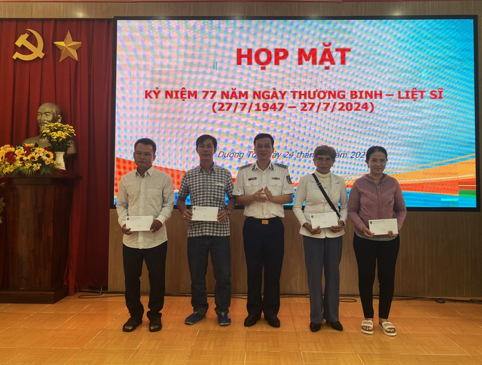 Bộ Tư lệnh Vùng Cảnh sát biển 4 tri ân các anh hùng liệt sĩ- Ảnh 3. Bộ Tư lệnh Vùng Cảnh sát biển 4 tri ân các anh hùng liệt sĩ- Ảnh 3.