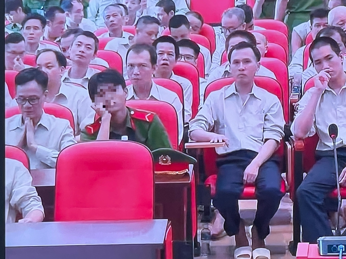 “Luật ngầm” ở các Trung tâm Đăng kiểm khối V- Ảnh 1. “Luật ngầm” ở các Trung tâm Đăng kiểm khối V- Ảnh 1.