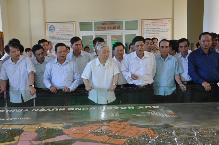 Hình ảnh Tổng Bí thư Nguyễn Phú Trọng gần gũi, bình dị trong những lần về thăm Thanh Hóa- Ảnh 15. Hình ảnh Tổng Bí thư Nguyễn Phú Trọng gần gũi, bình dị trong những lần về thăm Thanh Hóa- Ảnh 15.