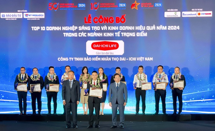 Ông Ngô Việt Phương - Phó Tổng Giám đốc Kinh doanh Dai-ichi Life Việt Nam - nhận giải thưởng "Top 10 doanh nghiệp sáng tạo và kinh doanh hiệu quả năm 2024 - ngành bảo hiểm" Ông Ngô Việt Phương - Phó Tổng Giám đốc Kinh doanh Dai-ichi Life Việt Nam - nhận giải thưởng "Top 10 doanh nghiệp sáng tạo và kinh doanh hiệu quả năm 2024 - ngành bảo hiểm"