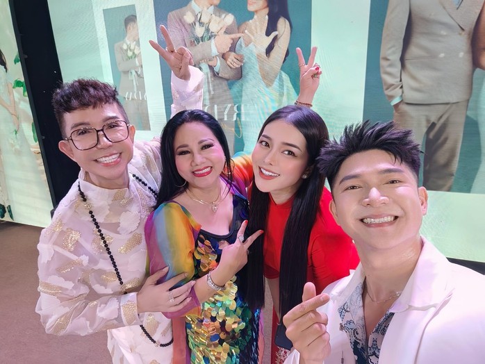Long Nhật dời liveshow- Ảnh 2. Long Nhật dời liveshow- Ảnh 2.
