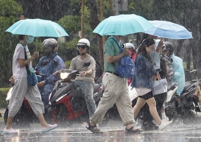 Mưa lũ chưa qua, Trung Quốc hứng liên tiếp 2 cơn bão- Ảnh 2. Mưa lũ chưa qua, Trung Quốc hứng liên tiếp 2 cơn bão- Ảnh 2.