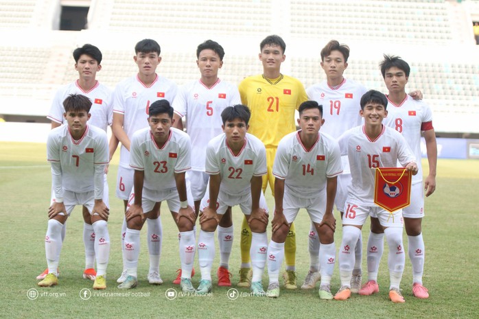 Quang Dũng có siêu phẩm thứ 3, U19 Việt Nam thắng an ủi trước Lào- Ảnh 1. Quang Dũng có siêu phẩm thứ 3, U19 Việt Nam thắng an ủi trước Lào- Ảnh 1.