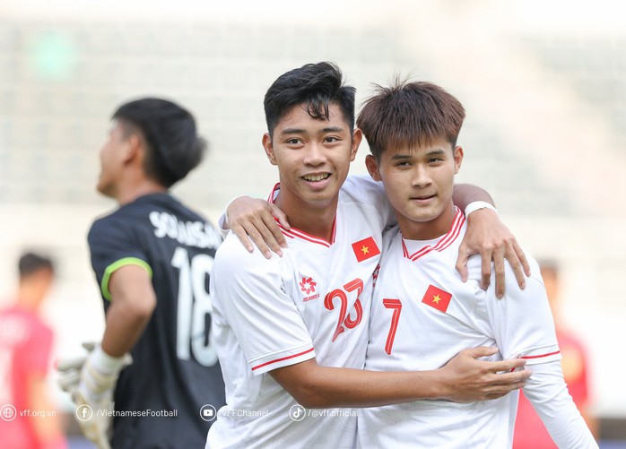 Quang Dũng có siêu phẩm thứ 3, U19 Việt Nam thắng an ủi trước Lào- Ảnh 2. Quang Dũng có siêu phẩm thứ 3, U19 Việt Nam thắng an ủi trước Lào- Ảnh 2.