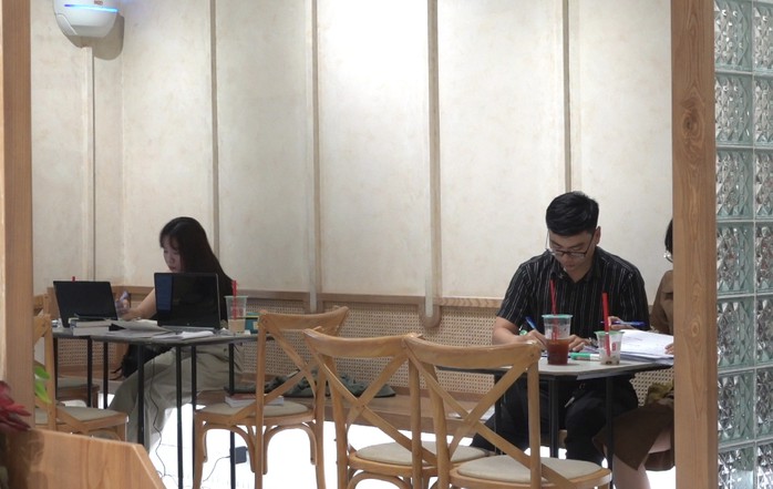 Sinh viên TP HCM tưởng niệm Tổng Bí thư Nguyễn Phú Trọng- Ảnh 5. Sinh viên TP HCM tưởng niệm Tổng Bí thư Nguyễn Phú Trọng- Ảnh 5.