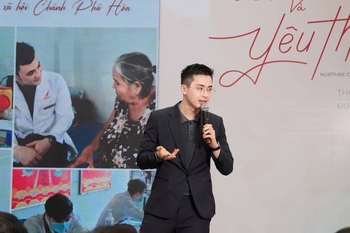 Cuộc thi viết NGƯỜI THẦY THUỐC TRONG TÔI: Người tìm lại nụ cười cho bệnh nhân bạch biến- Ảnh 2. Cuộc thi viết NGƯỜI THẦY THUỐC TRONG TÔI: Người tìm lại nụ cười cho bệnh nhân bạch biến- Ảnh 2.