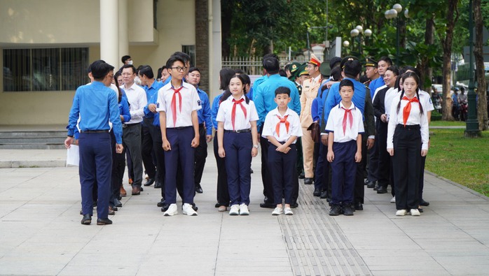 Mong được viếng Tổng Bí thư Nguyễn Phú Trọng để bày tỏ lòng kính trọng và niềm tiếc thương- Ảnh 8. Mong được viếng Tổng Bí thư Nguyễn Phú Trọng để bày tỏ lòng kính trọng và niềm tiếc thương- Ảnh 8.