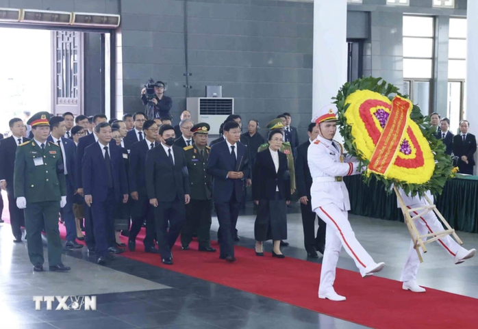 Tổng Bí thư, Chủ tịch nước Lào và Phu nhân viếng Tổng Bí thư Nguyễn Phú Trọng- Ảnh 4.
