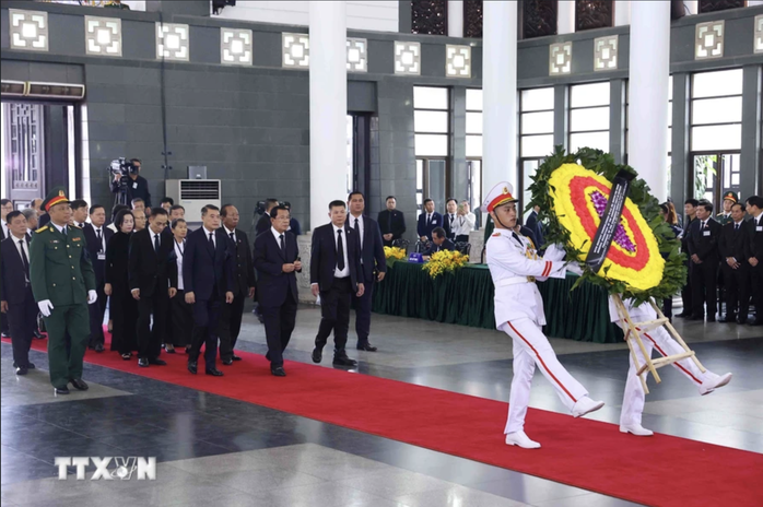 Chủ tịch CPP Hun Sen viếng Tổng Bí thư Nguyễn Phú Trọng- Ảnh 1. Chủ tịch CPP Hun Sen viếng Tổng Bí thư Nguyễn Phú Trọng- Ảnh 1.