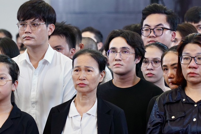 Lùi thời gian kết thúc giờ viếng Tổng Bí thư Nguyễn Phú Trọng tại Hội trường Thống Nhất, TP HCM- Ảnh 8. Lùi thời gian kết thúc giờ viếng Tổng Bí thư Nguyễn Phú Trọng tại Hội trường Thống Nhất, TP HCM- Ảnh 8.