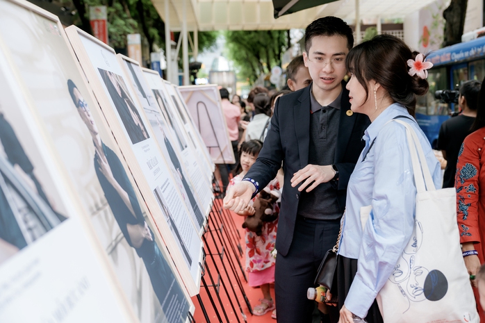 Cuộc thi viết NGƯỜI THẦY THUỐC TRONG TÔI: Người tìm lại nụ cười cho bệnh nhân bạch biến- Ảnh 4. Cuộc thi viết NGƯỜI THẦY THUỐC TRONG TÔI: Người tìm lại nụ cười cho bệnh nhân bạch biến- Ảnh 4.