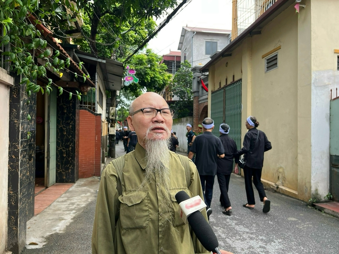 VIDEO: Người dân không kìm được nước mắt viếng Tổng Bí thư Nguyễn Phú Trọng tại quê nhà- Ảnh 1.