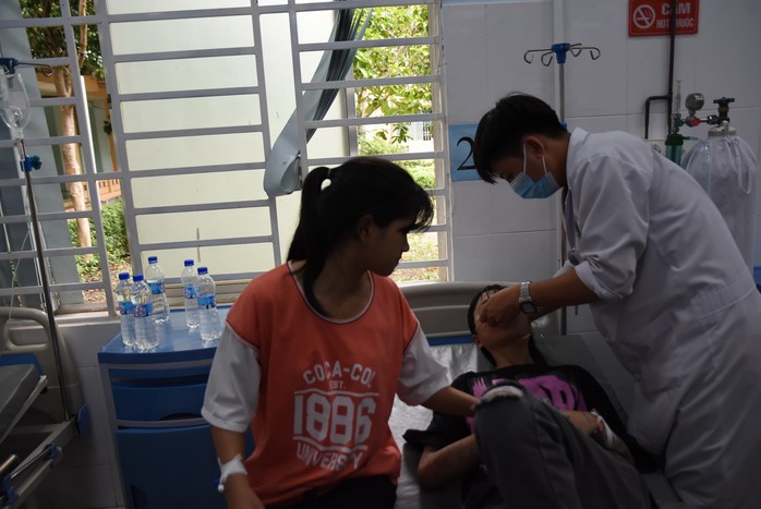 Vụ 63 công nhân ngộ độc thực phẩm ở Bình Phước: Bất ngờ nguồn gốc thức ăn- Ảnh 3. Vụ 63 công nhân ngộ độc thực phẩm ở Bình Phước: Bất ngờ nguồn gốc thức ăn- Ảnh 3.