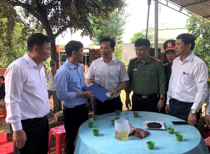 Vụ tai nạn thảm khốc làm 3 người tử vong vào sáng 25-7: Xe trước bị xe sau tông- Ảnh 2. Vụ tai nạn thảm khốc làm 3 người tử vong vào sáng 25-7: Xe trước bị xe sau tông- Ảnh 2.