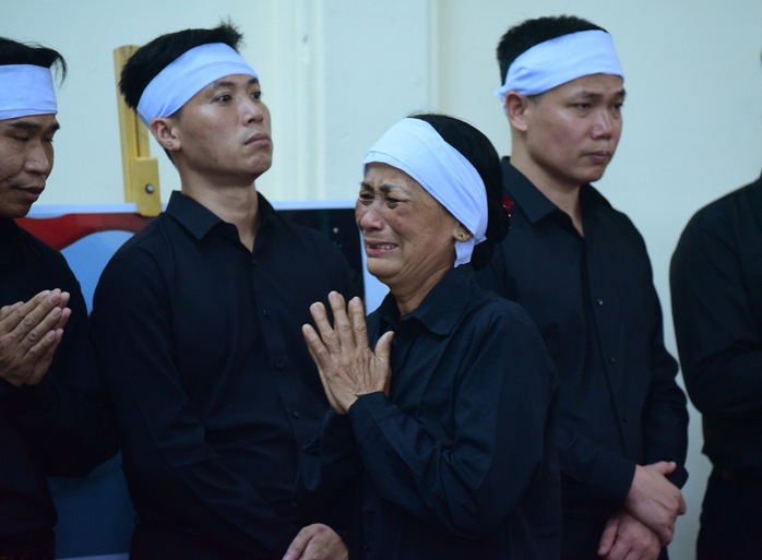 VIDEO: Người dân không kìm được nước mắt viếng Tổng Bí thư Nguyễn Phú Trọng tại quê nhà- Ảnh 13.