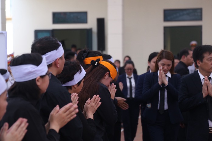VIDEO: Dòng người dài cả cây số chờ vào viếng
Tổng Bí thư Nguyễn Phú Trọng ở quê nhà- Ảnh 17. VIDEO: Dòng người dài cả cây số chờ vào viếng
Tổng Bí thư Nguyễn Phú Trọng ở quê nhà- Ảnh 17.