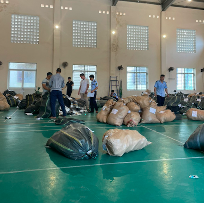 Kho hàng chứa hơn 23 ngàn sản phẩm giả Gucci, Burberry, Hermès, Nike, Adidas- Ảnh 1. Kho hàng chứa hơn 23 ngàn sản phẩm giả Gucci, Burberry, Hermès, Nike, Adidas- Ảnh 1.